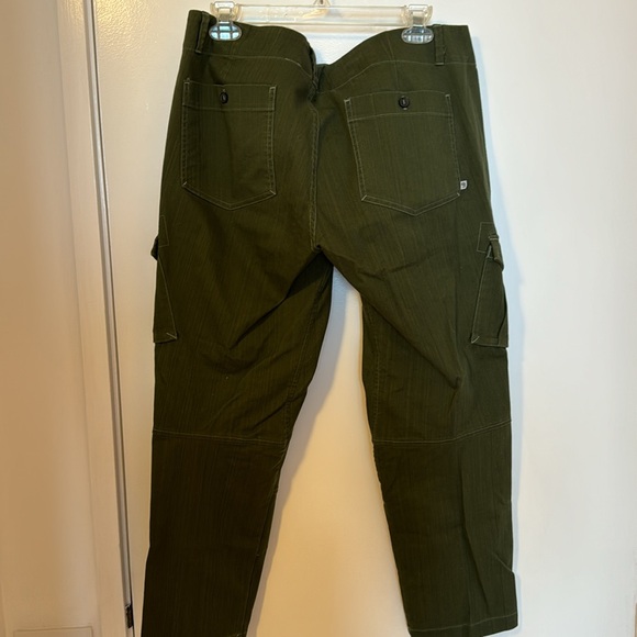 Mountain Hard Wear hiking cargo pants - Picture 4 of 5